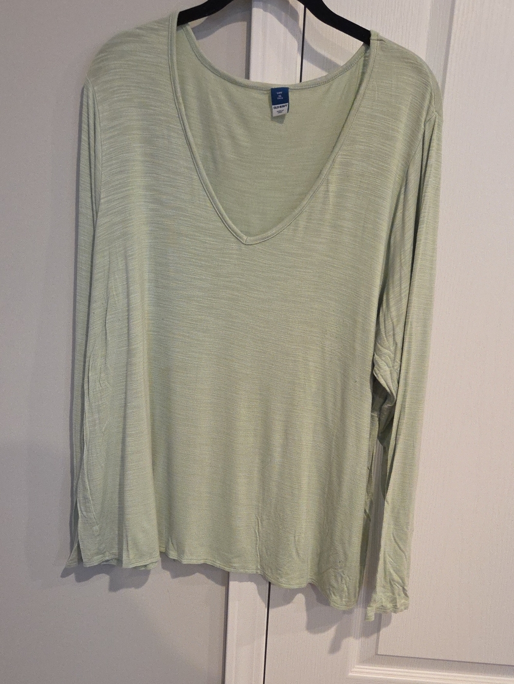 Old Navy Light Sage V-Neck Long Sleeve Tee